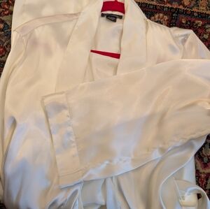 Jones New York Robe, L/XL, Cream, Attached Belt, Full Length, EUC